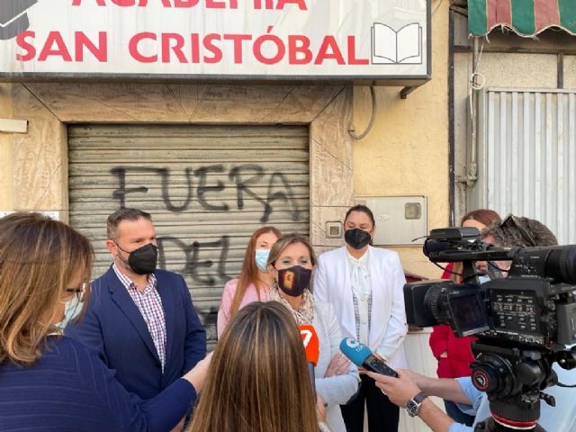 Actos vandálicos en la oficina de atención al público de Vox en el barrio de San Cristóbal