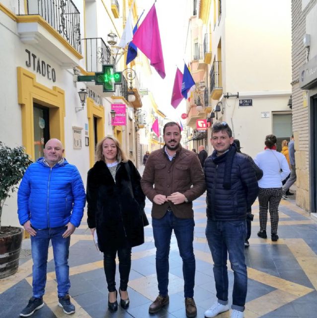 Engalanan las calles más céntricas de Lorca con motivo de las fiestas patronales de San Clemente
