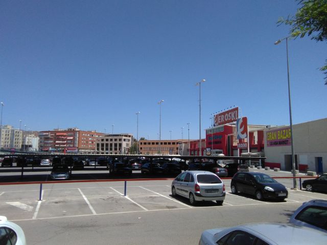 El PSOE exige al PP que solucione los problemas de aparcamiento en la Plaza de las Hortalizas en San Cristóbal y en el Centro Comercial San Diego