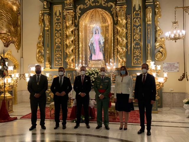 El Paso Blanco regala a D. Melchor Marín Elvira su sable de General Jefe de la Brigada 'Rey Alfonso XIII' de la Legión