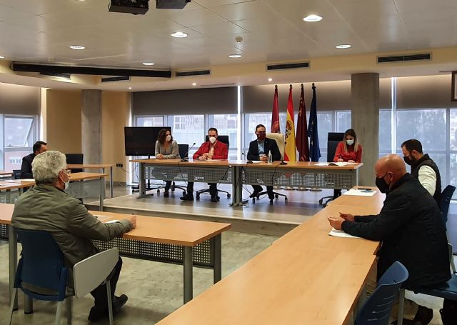 La Mesa del Ferrocarril analiza la situación de los proyectos ferroviarios previstos para el municipio de Lorca