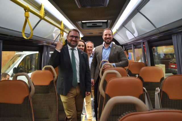 Lorca refuerza el servicio de transporte público urbano con dos nuevos microbuses