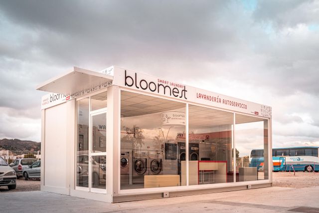 Miele abre una lavandería autoservicio en la estación de servicio ES Sutullena CEPSA en Lorca