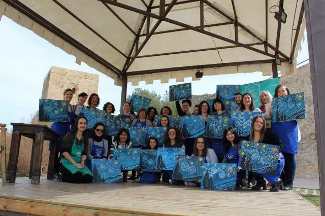 Lorca Taller del Tiempo organiza para el domingo la actividad 'Salir con arte en el Castillo de Lorca' en que se pintará la obra 'La chica del paraguas' de Afremov