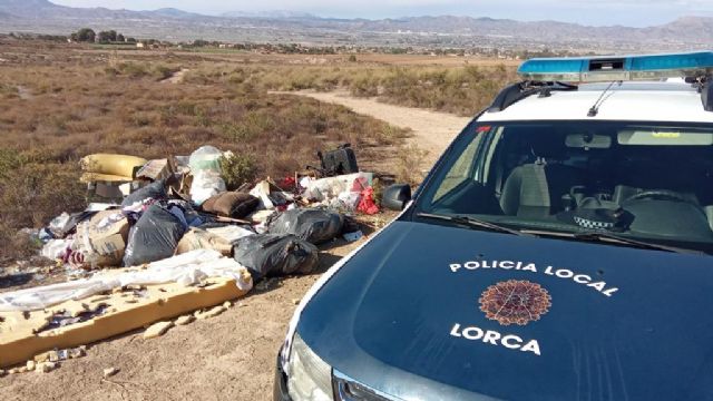 La Policía Local de Lorca localiza al presunto autor de vertidos ilegales en la pedanía de Purias