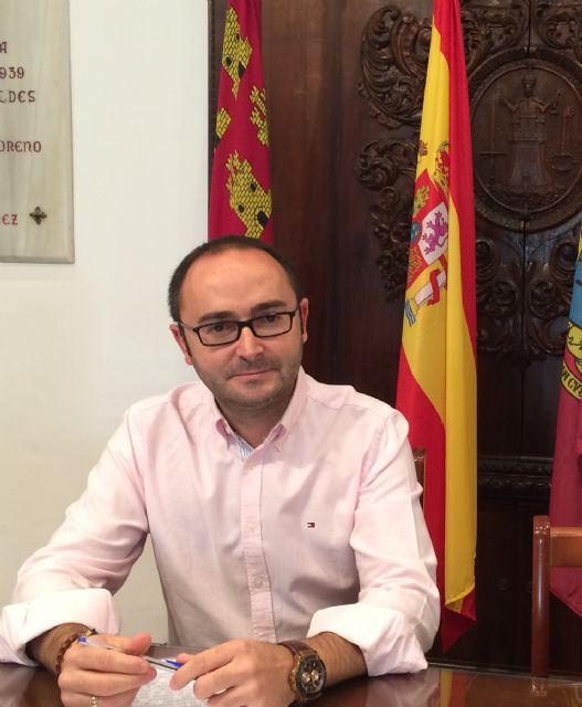 El PSOE denuncia que el Ayuntamiento sigue sin poner fecha a la firma del convenio con las bordadoras de Semana Santa