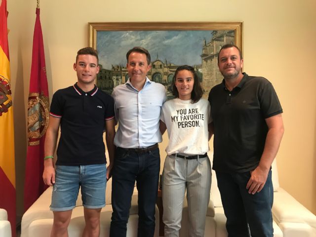 El Alcalde felicita a los deportistas lorquinos Sabrina López, Campeona Mundial Sub 18 de Tenis Playa, y Juan Diego Marín, tras conseguir el 4° y 6° puesto en el Campeonato del Mundo de MTB-O Junior 2018