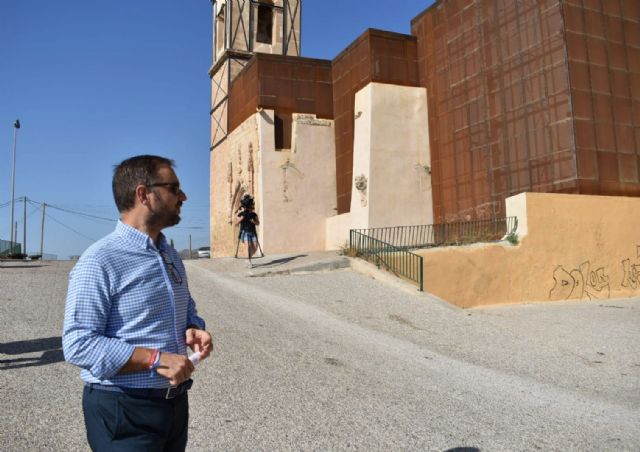 El Ayuntamiento de Lorca inicia los trabajos de pavimentación y mejora de la Plaza Coronela de la Iglesia de San Pedro
