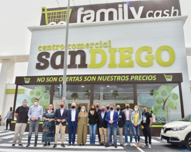 El Ayuntamiento de Lorca acompaña a Family Cash en su apertura oficial en nuestro municipio