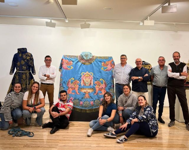El Paso Azul enriquece la exposición 'Bordados del siglo XX'