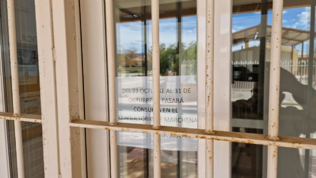 El PSOE denuncia que el Gobierno regional del PP ha cerrado el consultorio médico de Tercia con la complicidad de Fulgencio Gil