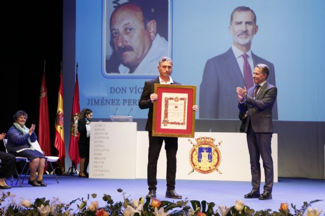 El alcalde anuncia 'pasos firmes e inéditos' para recuperar la 'vieja ciudad' en el acto de entrega de honores y distinciones de Lorca
