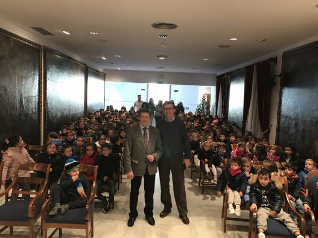 140 alumnos de Educación Infantil del Colegio Pasico Campillo visitan el Ayuntamiento de Lorca