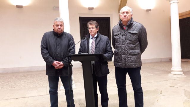 Los Presidentes de los Pasos Blanco y Azul transmiten al Alcalde su 'malestar y preocupación' por los ataques del edil de Ciudadanos contra la Semana Santa