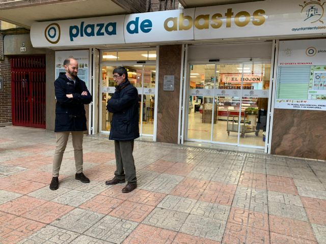 La Concejalía de Plazas y Mercados realiza varias mejoras en la Plaza de Abastos para hacerla 'más accesible y atractiva'