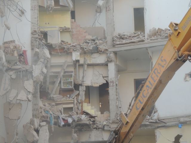 Antonio Meca acusa al Equipo de Gobierno de irresponsable por la falta de rigor en la demolición del edificio de la Avenida de Portugal