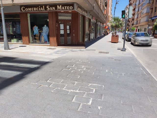 La Policía Local de Lorca establecerá cortes de tráfico, este martes y miércoles, en la calle Musso Valiente para continuar con el arreglo de los pasos de peatones