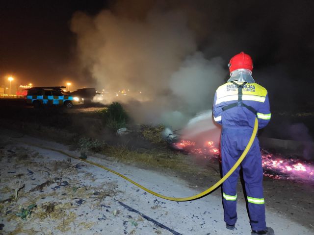 El Servicio Municipal de Emergencias interviene en siete conatos de incendio y hogueras descontroladas realizadas con motivo de 'La Noche de San Juan'