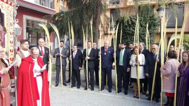 Fernando López Miras asiste a la bendición de palmas y la eucaristía conmemorativa de la 'Entrada de Jesús en Jerusalén'
