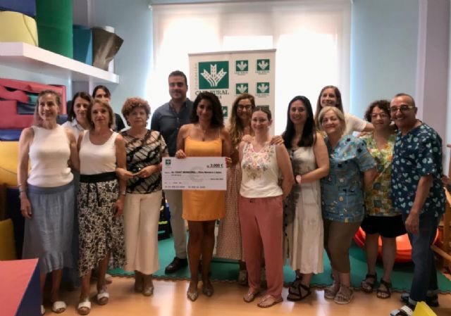 La Fundación Caja Rural de Granada dona 3.000 euros al Centro de Atención Temprana 'Fina Navarro López' para adquirir material que mejore la calidad de las intervenciones