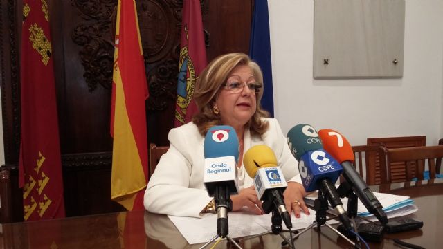 Satur Martínez: 'el compromiso de los vecinos del edificio 'Domus Aurea' por volver a levantar sus viviendas es un ejemplo para todos los lorquinos'