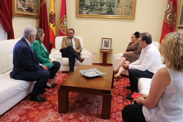 El alcalde de Lorca recibe a la cónsul de Ecuador en la Región de Murcia y refrendan la colaboración entre gobiernos para seguir impulsando acciones integradoras