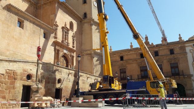 La reposición de los pináculos en la torre de San Patricio, derribados por el terremoto de 2011, culmina los trabajos para recuperar la ornamentación exterior de la Colegiata