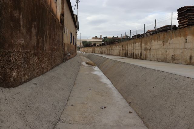 El alcalde de Lorca visita el paso urbano de la Rambla de Los Arcos tras la finalización de los trabajos de acondicionamiento realizados desde el Ayuntamiento