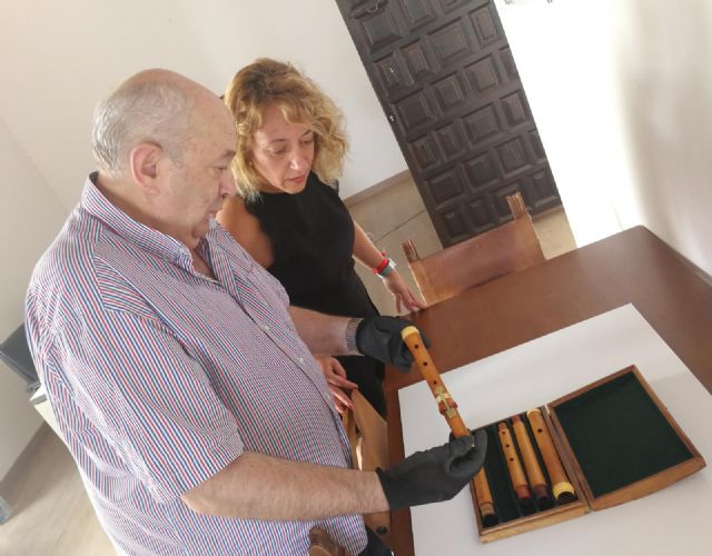 Regresa a Lorca la flauta travesera barroca encontrada en el Palacio de Guevara durante las obras de rehabilitación del inmueble causadas por los terremotos de 2011