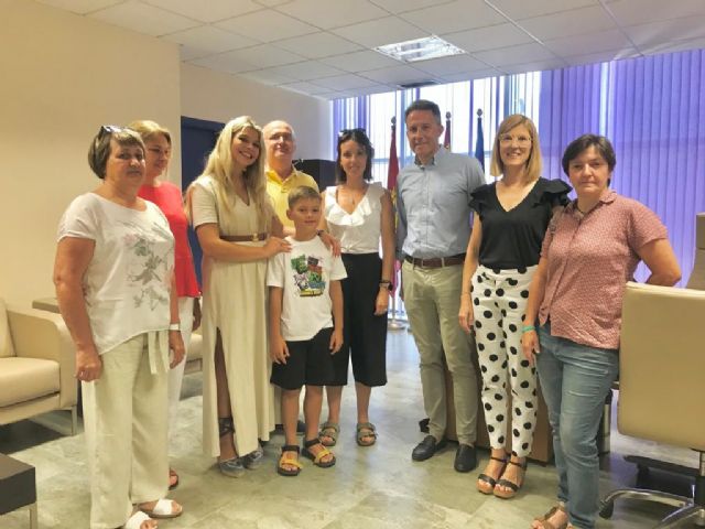16 menores ucranianos afectados por la guerra disfrutarán del verano en Lorca gracias al programa 'Vacaciones en Paz'