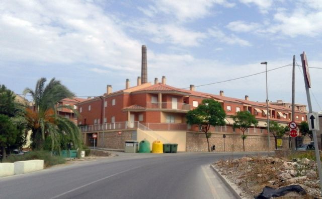 IU-Verdes Lorca denuncia robos sistemáticos en las viviendas de Plaza de la Torre, en el barrio de San Cristóbal