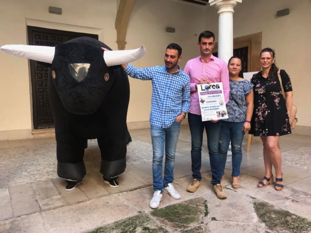 El Club Taurino celebra el próximo domingo una agenda de actividades para conmemorar la Feria de Lorca con encierro infantil, toro mecánico, fotomatón y plaza hinchable