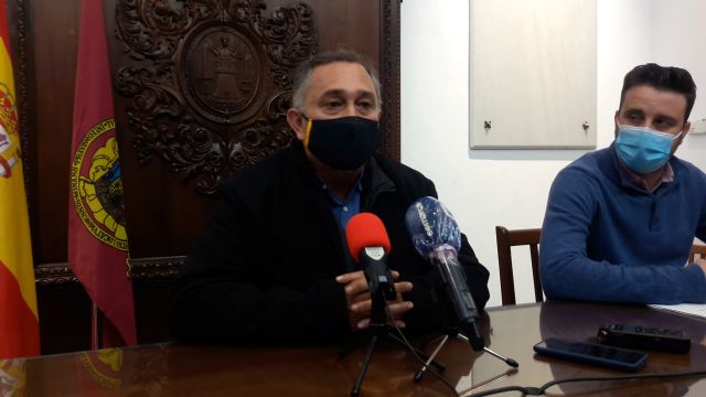 El alcalde del PSOE excluye otra vez a los concejales de los grupos municipales de un acto institucional en el Ayuntamiento: