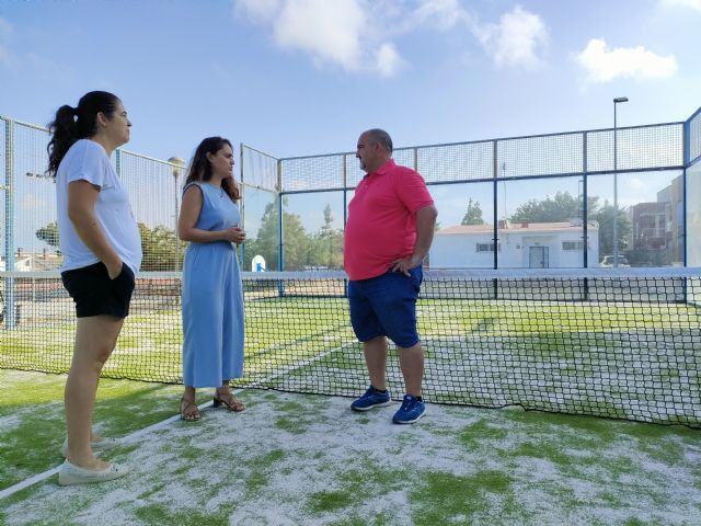 La Concejalía de Deportes de Lorca renueva la pista de pádel de Los Jopos para que los jugadores y jugadoras disfruten de las mejores instalaciones municipales