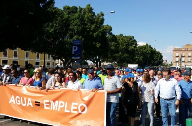 El PSOE aúna sus fuerzas junto a los regantes para exigir agua para los campos de Lorca y de la Región