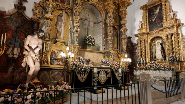 El Paso Azul crea un espectacular altar efímero con sus imágenes religiosas con motivo del Encuentro Nacional de Jóvenes de Hermandades y Cofradías