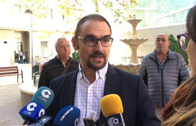 El PSOE vuelve a exigir que se reparen los 'múltiples desperfectos' que resultaron tras las obras de La Viña