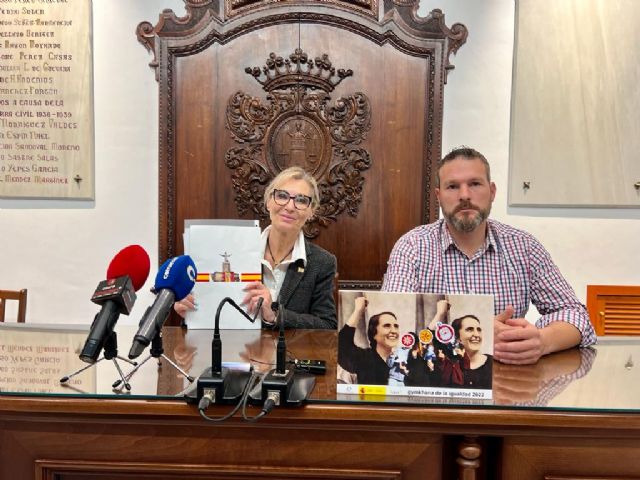 VOX Lorca exige a la Concejal de Educación e Igualdad Antonia Pérez que aclare de forma concisa la instalación del photocall de 'La Pasionaria' en el IES Sierra de Almenara