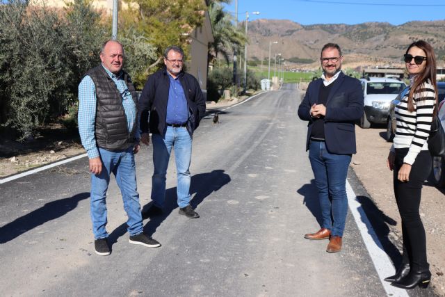 El Ayuntamiento de Lorca finaliza las tareas de reasfaltado en el Camino Mendieta situado en la pedanía de La Hoya