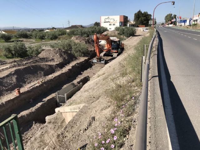 Aguas de Lorca invierte 850.000 euros en mejorar la red de saneamiento y abastecimiento en el tramo comprendido entre la rotonda del Hospital Rafael Méndez y el enlace con la A-7