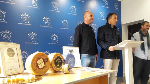 El Alcalde pone a los emprendedores lorquinos de la Quesería Artesana “El Roano” como ejemplo de #MarcaLorca