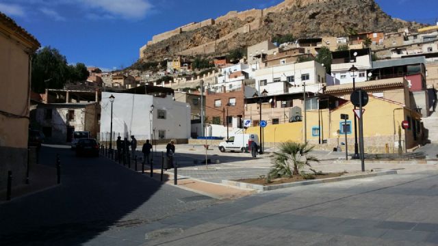 El PSOE pregunta a qué alto cargo espera el PP para abrir el nuevo parking-plaza situado frente a San Patricio