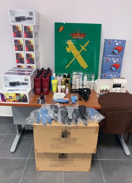 La Guardia Civil recupera cerca de un centenar de productos de peluquería sustraídos en un almacén del polígono La Torrecilla de Lorca