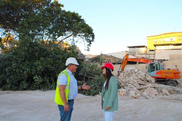 Derriban dos propiedades del solar donde se construirá el Centro de Salud de San Cristóbal en Lorca