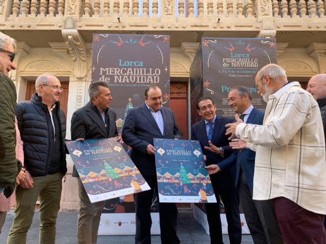La calle Corredera será el escenario del primer Mercado Navideño de Lorca con la participación de una veintena de establecimientos