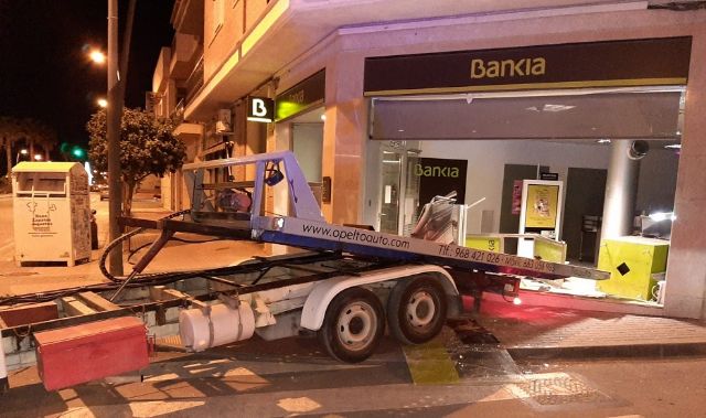 La rápida actuación de Policía Local de Lorca permite abortar el robo en un cajero bancario por el método de alunizaje en la pedanía de La Hoya