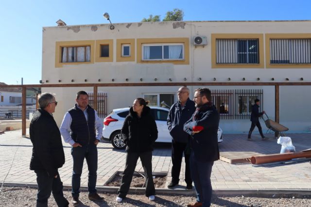 El alcalde de Lorca visita la fase final de los trabajos de ampliación y remodelación del Parque de San Antonio, ejecutados a través de la Concejalía de Desarrollo Local