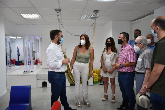 El alcalde de Lorca visita la Escuela de Verano que la Asociación de Enfermedades Raras D´Genes está realizando en las instalaciones de su Centro Multidisciplinar `Cristina Arcas Valero'