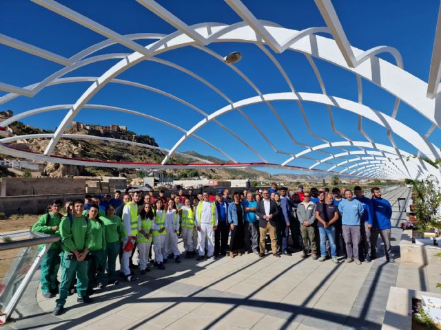 El Ayuntamiento de Lorca culmina los trabajos de acondicionamiento de la Pasarela Alcalde Miguel Navarro y recupera La Unión entre el casco urbano y San Cristóbal