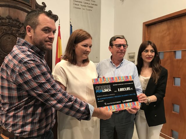 La VII carrera popular 'Corre por Lorca' organizada por el Ayuntamiento y el diario La Verdad recauda 1.893´85 euros para la Mesa Solidaria